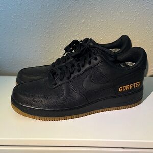 Nike Black and Gold Men's Shoes